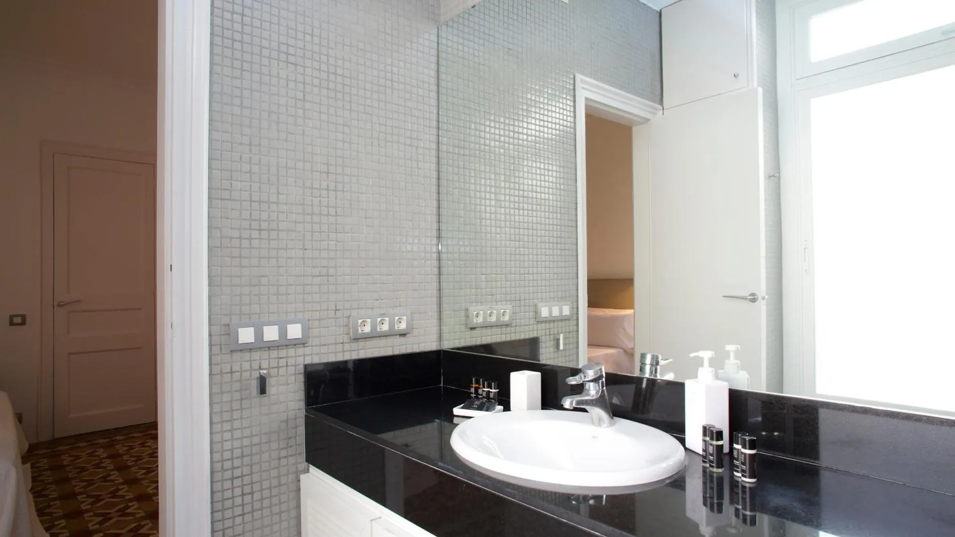 ברצלונה The Claris Suites II 0*,